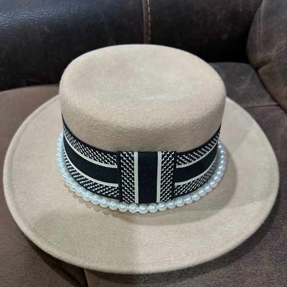 Fall/winter Felt Fedora Hats - Brown with pearls and ribbon - Picture 3 of 4